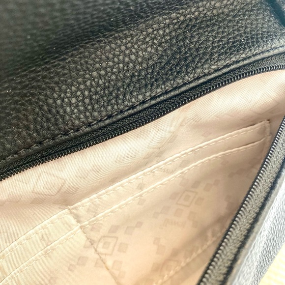 Thirty-One Clutch - Picture 6 of 10